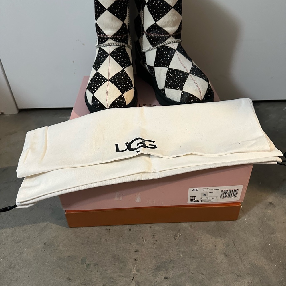 UGG X Tschabalala - Picture 5 of 5